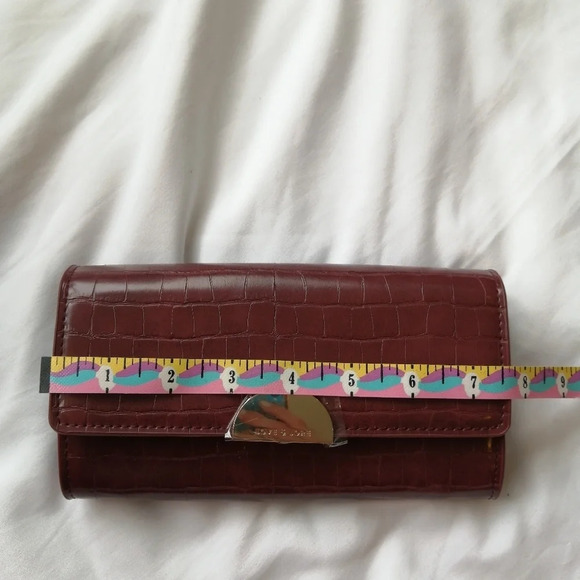 NWT Love & Lore Auburn Croc Vegan Leather Tri Fold Continental Wallet or Clutch - Picture 13 of 16
